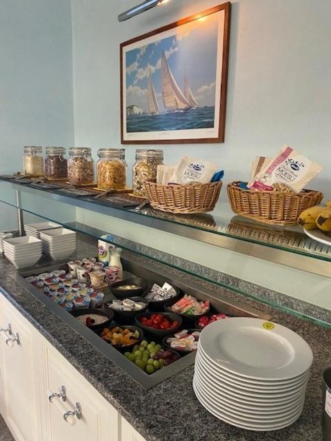 Holiday Hotel Yachtsport Resort Lago Maggiore Brissago Eksteriør billede